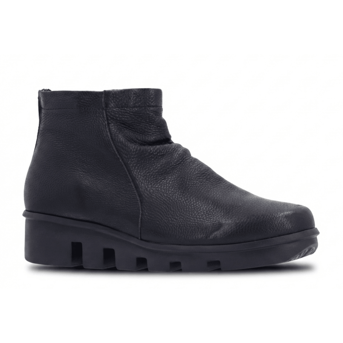 L'Amour Des Pieds Women's Hadirat Black Lamba