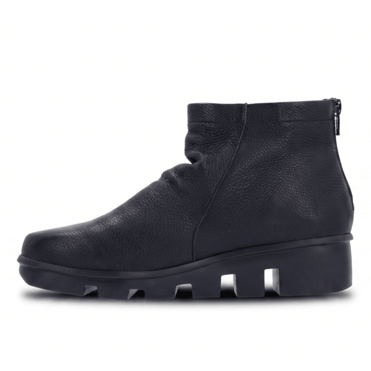 L'Amour Des Pieds Women's Hadirat Black Lamba
