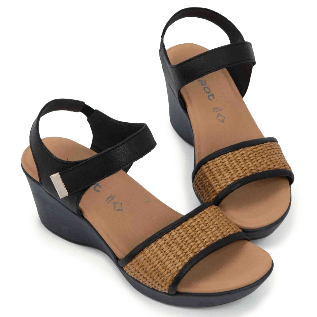 Naot Women's Summer Raffia Soft Black Leather/Gold Brown Raffia