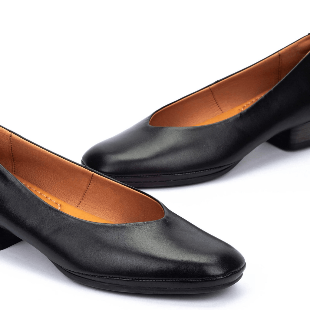 Pikolinos Women's Ubeda Black Leather